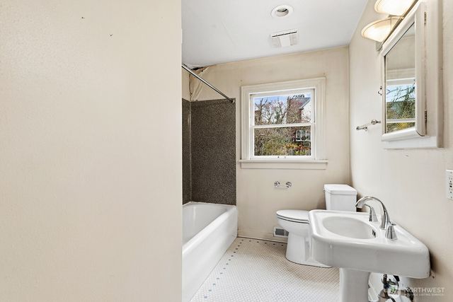 1142 N 77th Street, Seattle, WA 98103