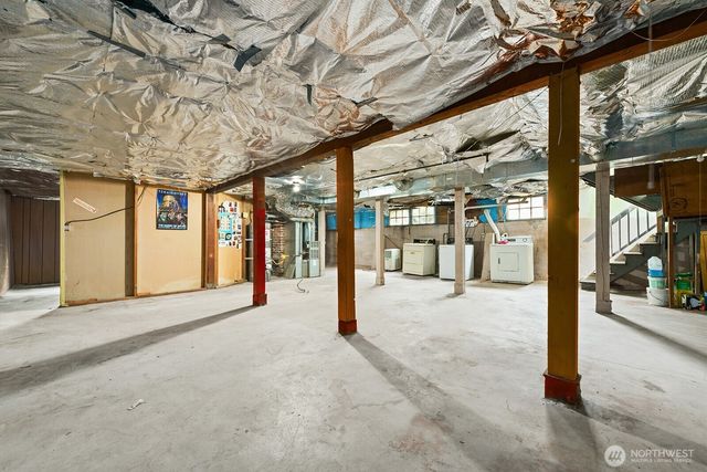 1142 N 77th Street, Seattle, WA 98103