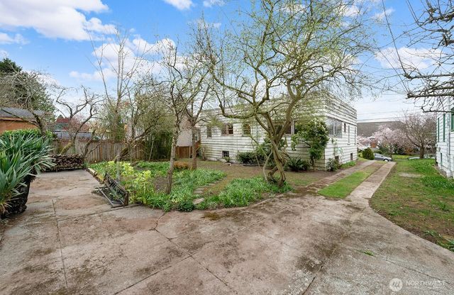 1142 N 77th Street, Seattle, WA 98103