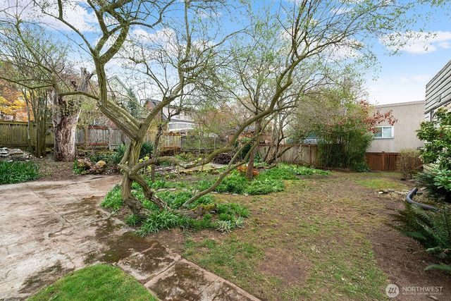 1142 N 77th Street, Seattle, WA 98103