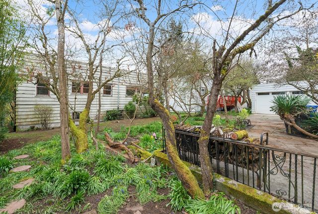 1142 N 77th Street, Seattle, WA 98103