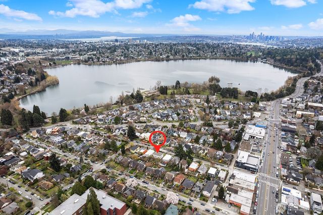 1142 N 77th Street, Seattle, WA 98103