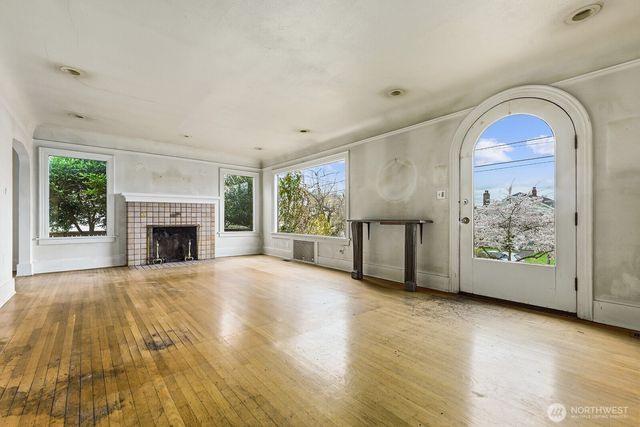 1142 N 77th Street, Seattle, WA 98103