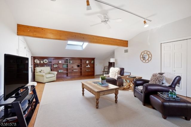 50 New England Ave H, Summit City, NJ 07901