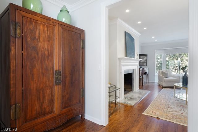 50 New England Ave H, Summit City, NJ 07901