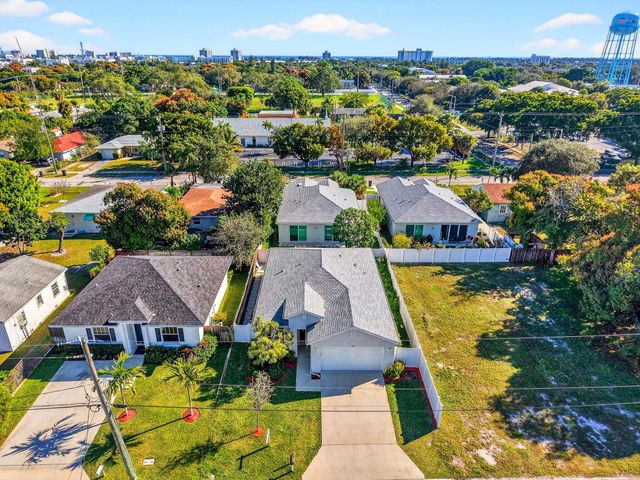 341 Oak Alley, Delray Beach, FL 33444