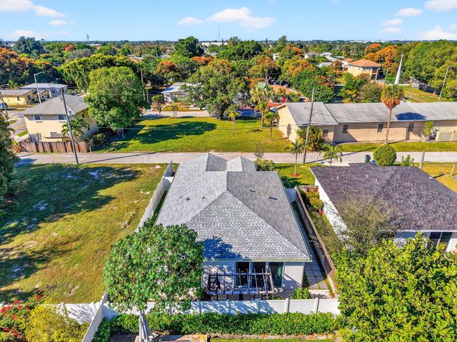 341 Oak Alley, Delray Beach, FL 33444