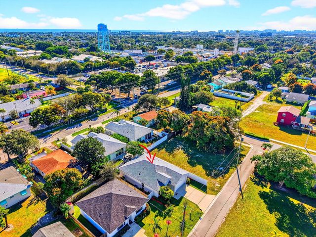 341 Oak Alley, Delray Beach, FL 33444