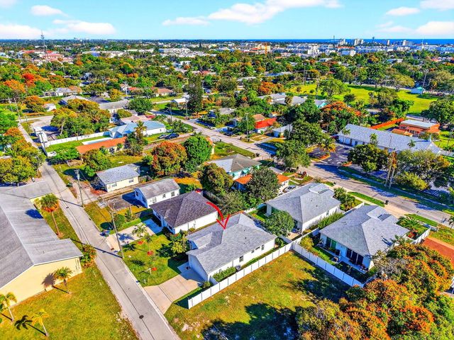 341 Oak Alley, Delray Beach, FL 33444