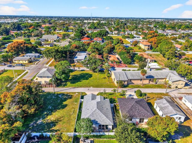 341 Oak Alley, Delray Beach, FL 33444