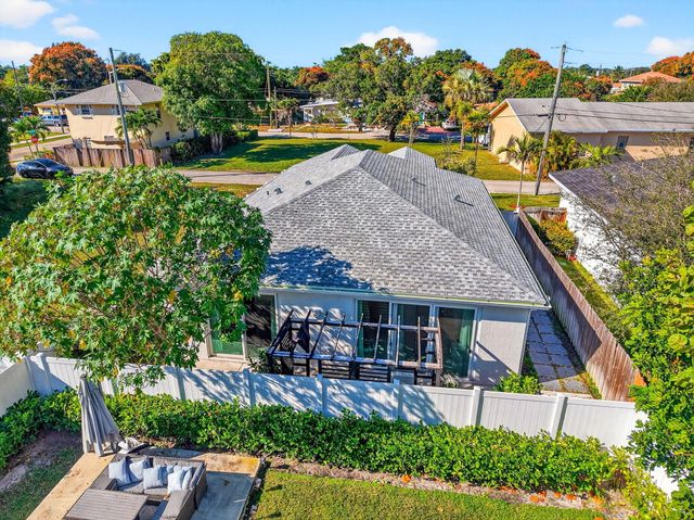341 Oak Alley, Delray Beach, FL 33444
