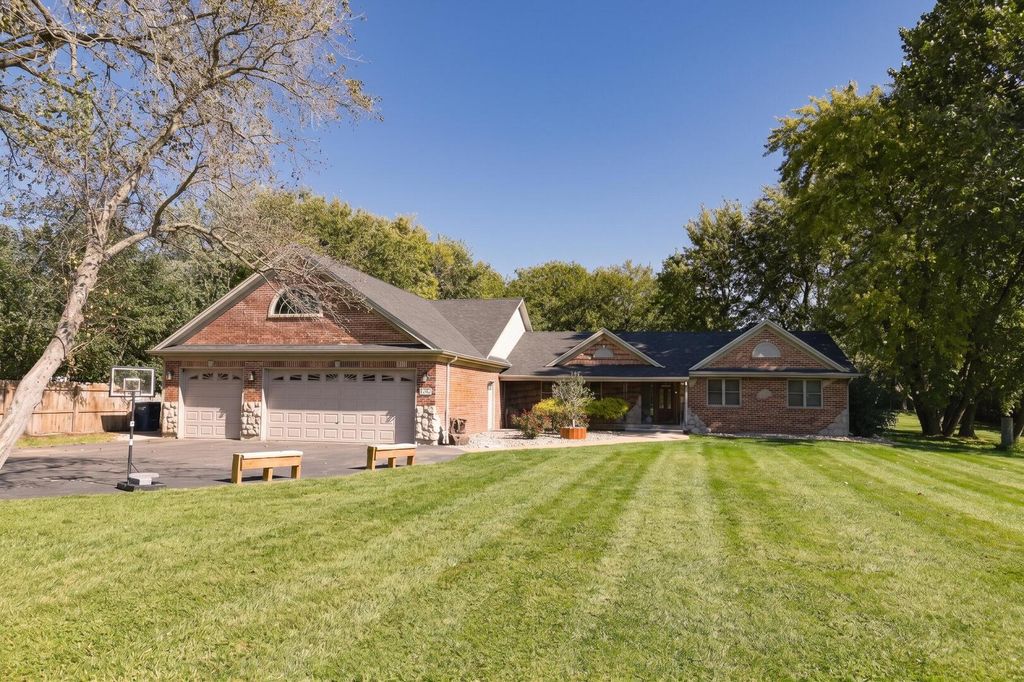 5S571 S Tuthill Road, Naperville, IL 60563 — exterior