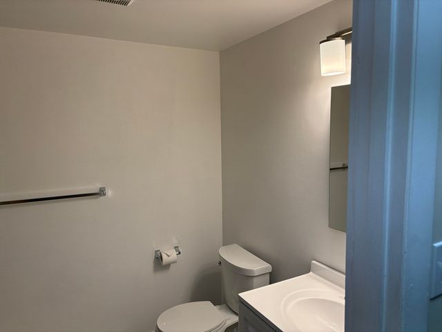 27 Stearns Road 8, Brookline, MA 02446