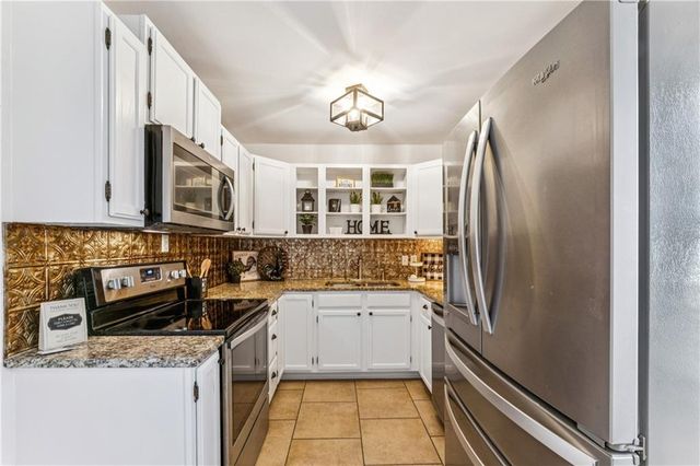 6300 W 81st Street, Overland Park, KS 66204