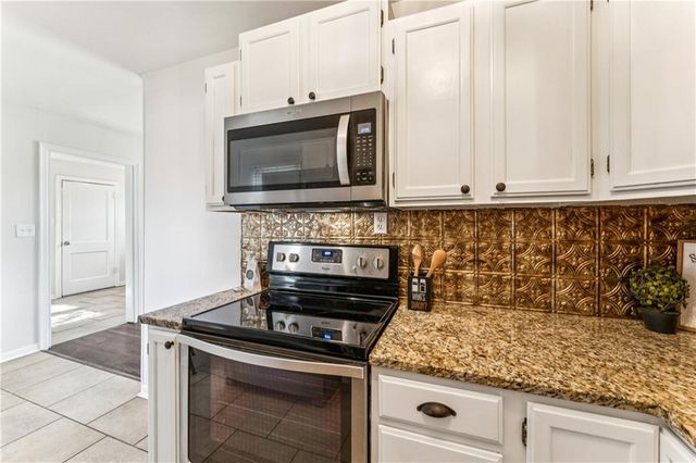 6300 W 81st Street, Overland Park, KS 66204