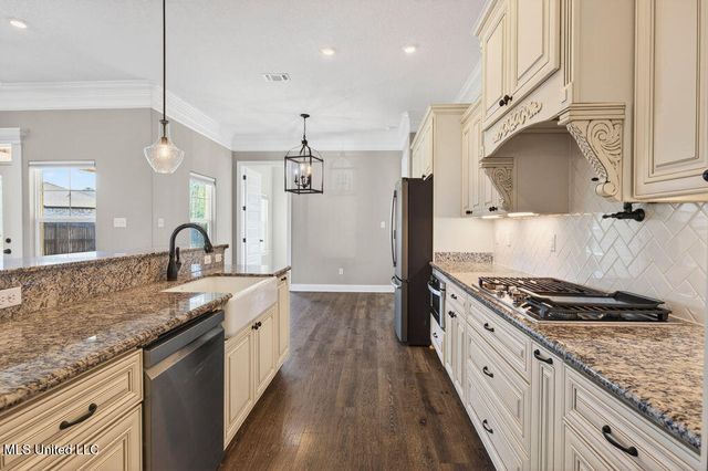 5827 Sylvester Street, Ocean Springs, MS 39564