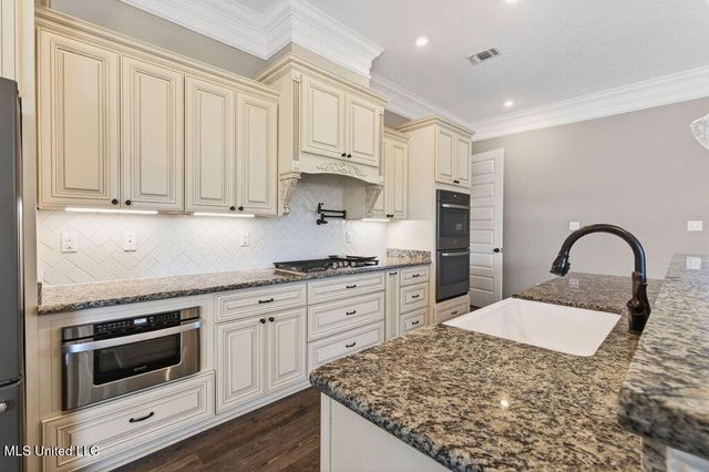 5827 Sylvester Street, Ocean Springs, MS 39564