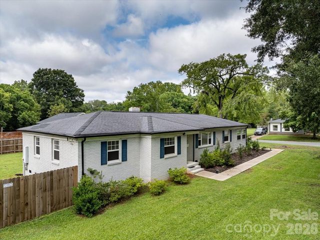 8000 Lawyers Road, Charlotte, NC 28227