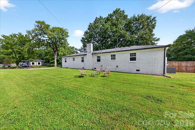 8000 Lawyers Road, Charlotte, NC 28227
