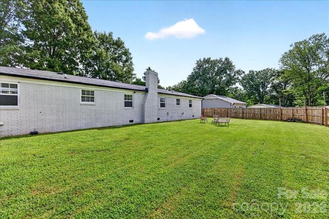 8000 Lawyers Road, Charlotte, NC 28227