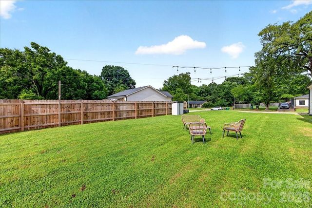 8000 Lawyers Road, Charlotte, NC 28227