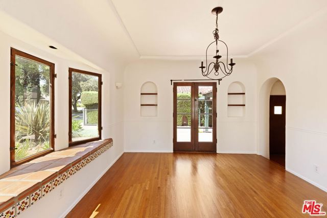 112 N Valley Street, Burbank, CA 91505