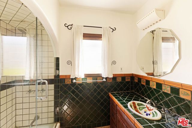 112 N Valley Street, Burbank, CA 91505