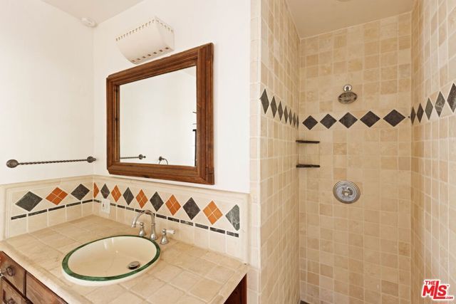 112 N Valley Street, Burbank, CA 91505