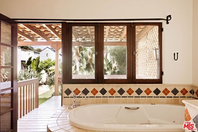 112 N Valley Street, Burbank, CA 91505