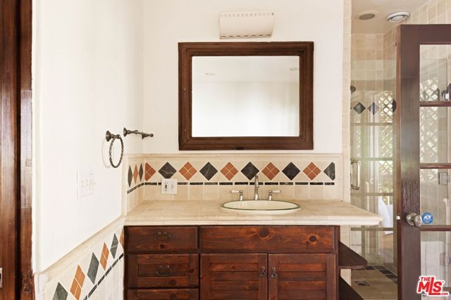 112 N Valley Street, Burbank, CA 91505