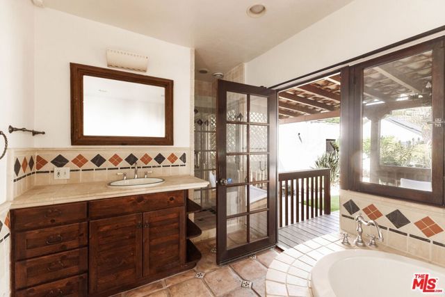 112 N Valley Street, Burbank, CA 91505