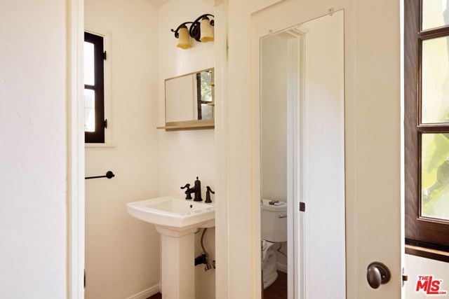 112 N Valley Street, Burbank, CA 91505