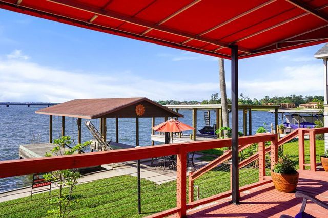 16402 Clear Water Circle, Montgomery, TX 77356