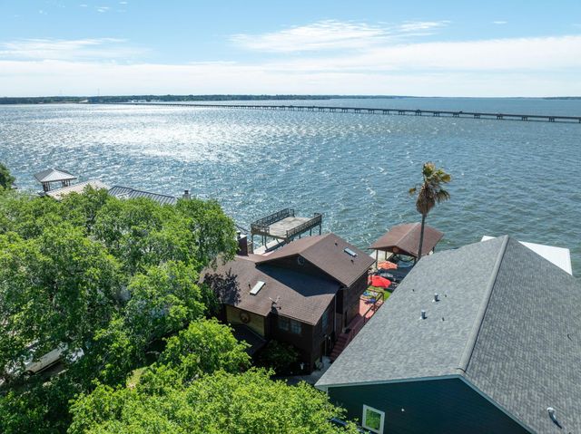 16402 Clear Water Circle, Montgomery, TX 77356