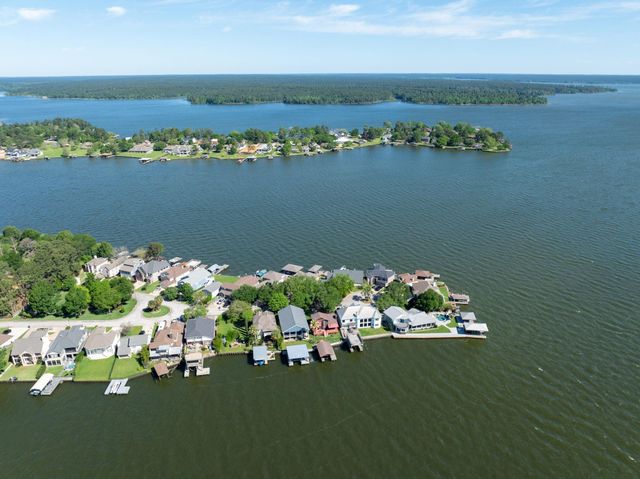 16402 Clear Water Circle, Montgomery, TX 77356