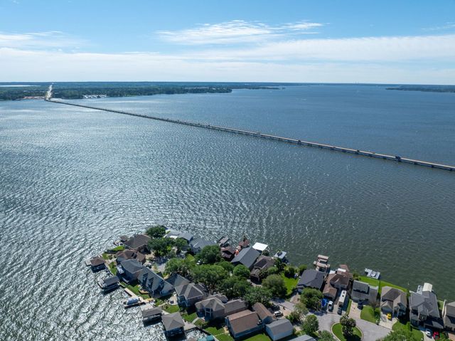 16402 Clear Water Circle, Montgomery, TX 77356