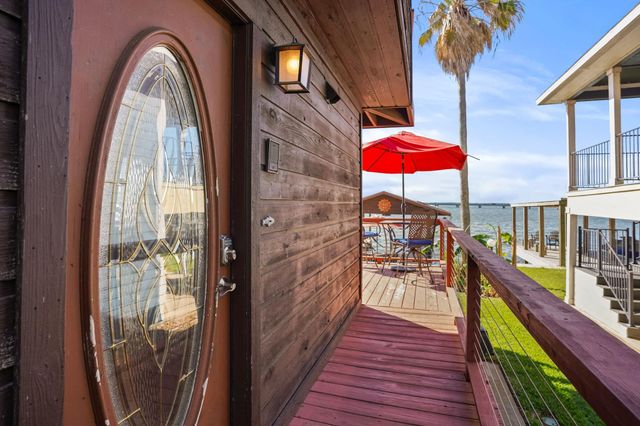 16402 Clear Water Circle, Montgomery, TX 77356