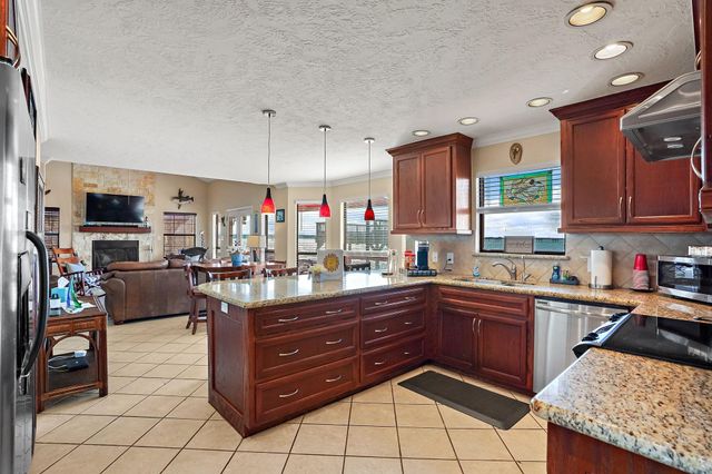 16402 Clear Water Circle, Montgomery, TX 77356