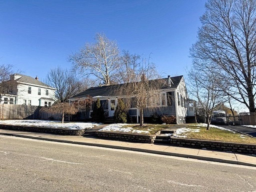 50 Blackstone St, Cumberland, RI 02864