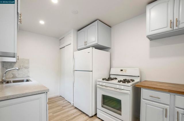 9028 A St, Oakland, CA 94603