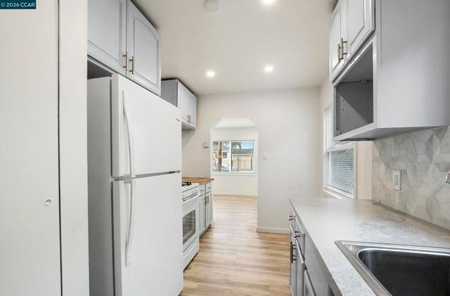 9028 A St, Oakland, CA 94603