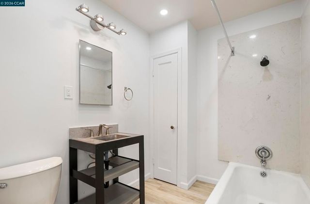 9028 A St, Oakland, CA 94603