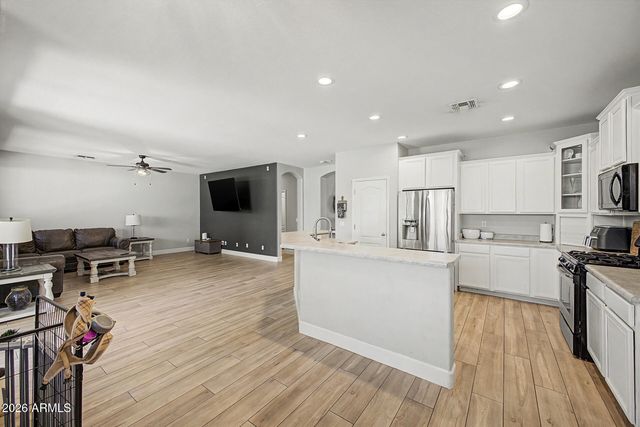 1375 E LOCUST Drive, Chandler, AZ 85286