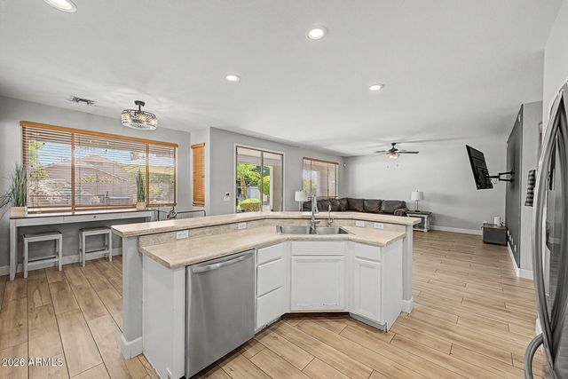 1375 E LOCUST Drive, Chandler, AZ 85286