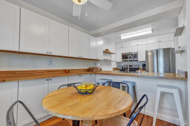 61 Parrott St, Vallejo, CA 94590