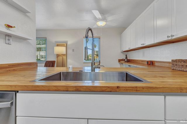 61 Parrott St, Vallejo, CA 94590