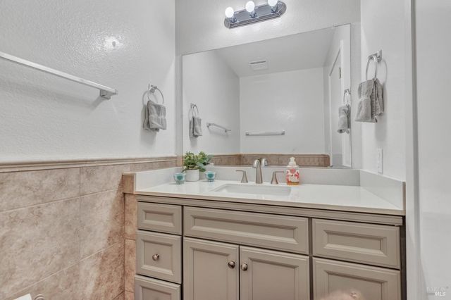 61 Parrott St, Vallejo, CA 94590