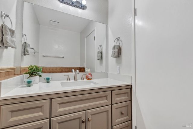 61 Parrott St, Vallejo, CA 94590