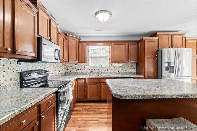 3703 Parkview Way, Jeffersonville, IN 47130