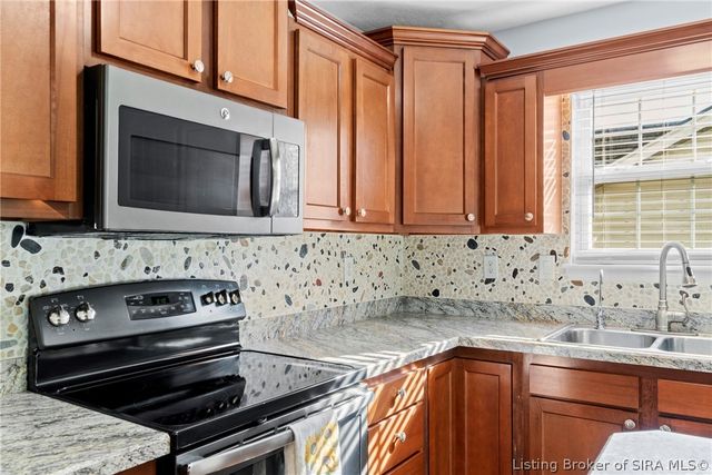 3703 Parkview Way, Jeffersonville, IN 47130